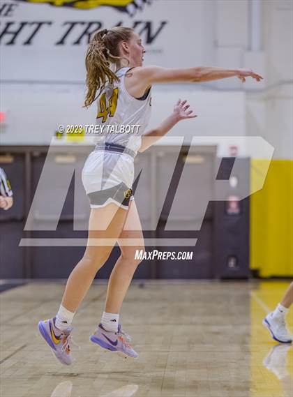 Thumbnail 2 in Rush-Henrietta @ Honeoye Falls-Lima photogallery.