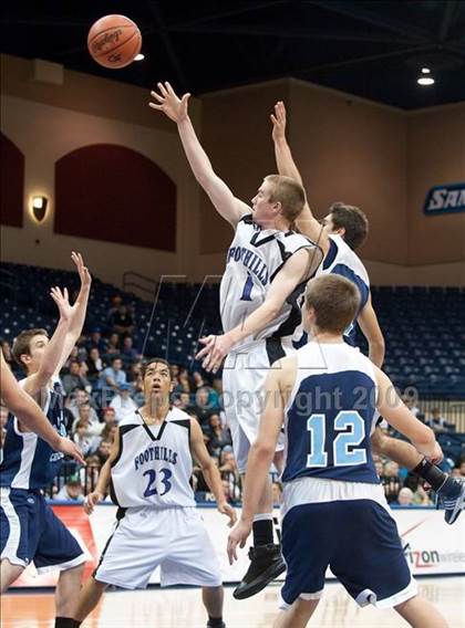 Thumbnail 2 in Foothills Christian vs Maranatha Christian (SDS D5 Final) photogallery.