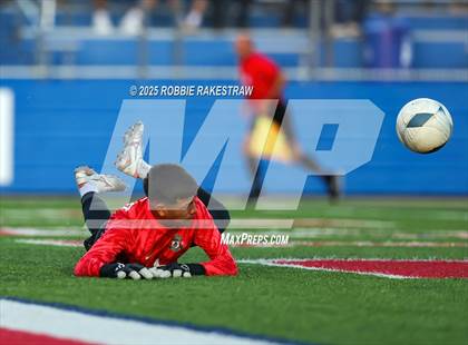 Thumbnail 2 in Walnut Grove vs. Southwest (UIL 5A Soccer Division I Final) photogallery.