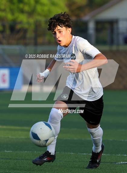 Thumbnail 3 in Walnut Grove vs. Southwest (UIL 5A Soccer Division I Final) photogallery.