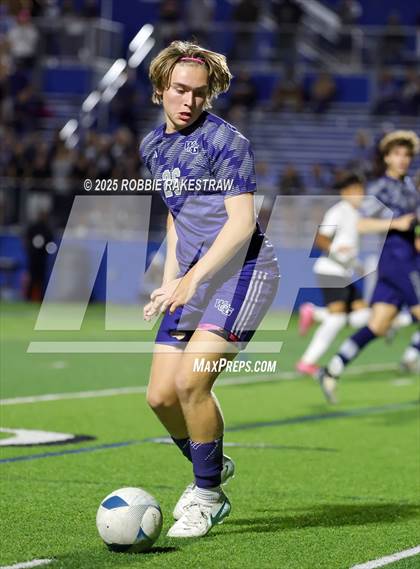 Thumbnail 3 in Walnut Grove vs. Southwest (UIL 5A Soccer Division I Final) photogallery.