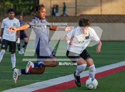 Thumbnail 3 in Walnut Grove vs. Southwest (UIL 5A Soccer Division I Final) photogallery.