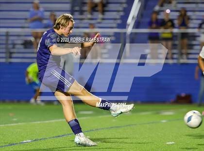 Thumbnail 3 in Walnut Grove vs. Southwest (UIL 5A Soccer Division I Final) photogallery.