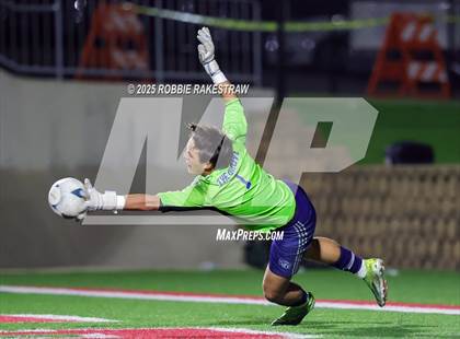 Thumbnail 3 in Walnut Grove vs. Southwest (UIL 5A Soccer Division I Final) photogallery.