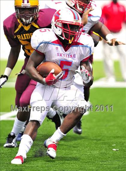 Thumbnail 2 in Skyline vs. Glades Central (Gridiron Challenge) photogallery.