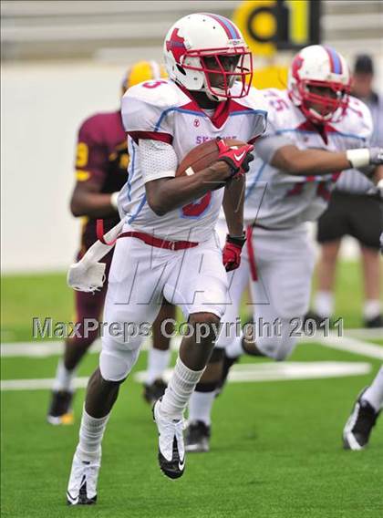 Thumbnail 3 in Skyline vs. Glades Central (Gridiron Challenge) photogallery.
