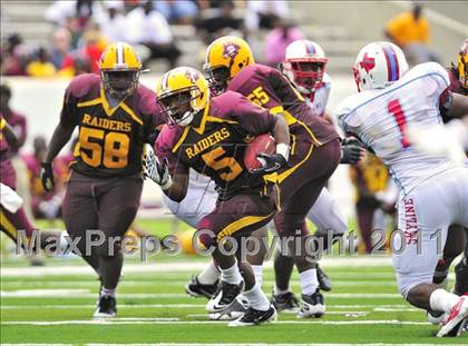 Thumbnail 2 in Skyline vs. Glades Central (Gridiron Challenge) photogallery.
