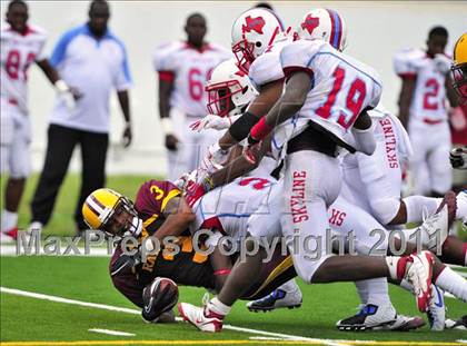 Thumbnail 2 in Skyline vs. Glades Central (Gridiron Challenge) photogallery.
