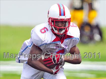 Thumbnail 2 in Skyline vs. Glades Central (Gridiron Challenge) photogallery.
