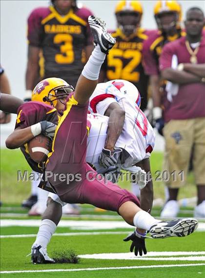 Thumbnail 3 in Skyline vs. Glades Central (Gridiron Challenge) photogallery.