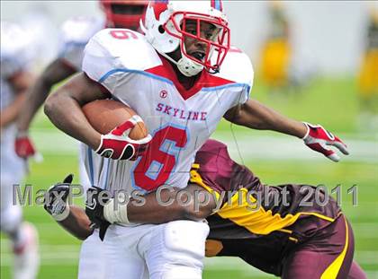 Thumbnail 2 in Skyline vs. Glades Central (Gridiron Challenge) photogallery.