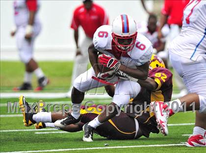 Thumbnail 2 in Skyline vs. Glades Central (Gridiron Challenge) photogallery.