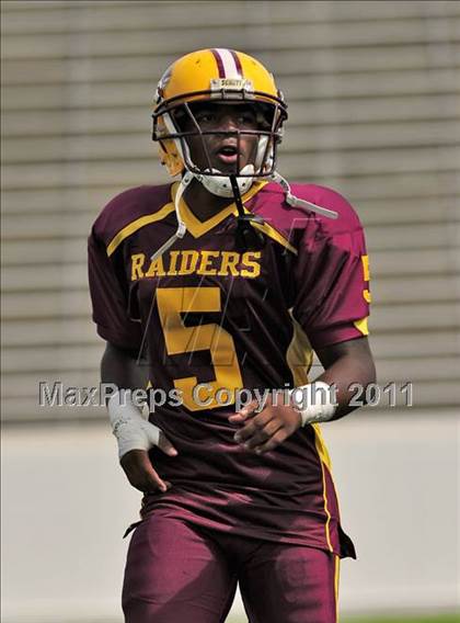 Thumbnail 3 in Skyline vs. Glades Central (Gridiron Challenge) photogallery.