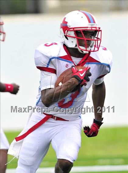 Thumbnail 2 in Skyline vs. Glades Central (Gridiron Challenge) photogallery.