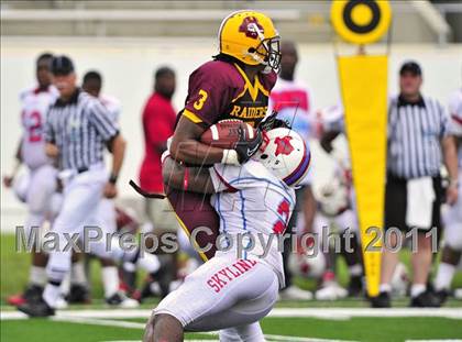 Thumbnail 2 in Skyline vs. Glades Central (Gridiron Challenge) photogallery.