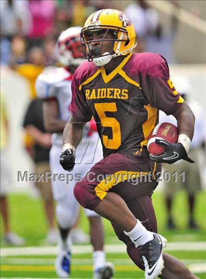 Thumbnail 3 in Skyline vs. Glades Central (Gridiron Challenge) photogallery.