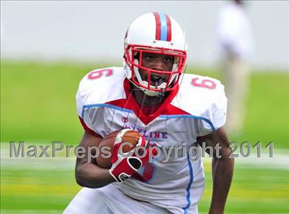 Thumbnail 2 in Skyline vs. Glades Central (Gridiron Challenge) photogallery.