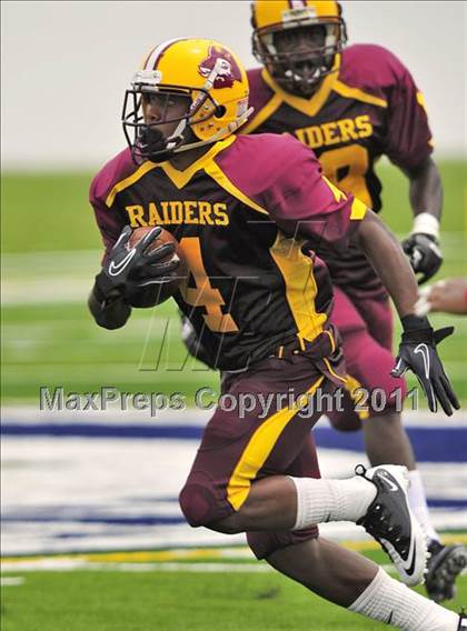 Thumbnail 1 in Skyline vs. Glades Central (Gridiron Challenge) photogallery.
