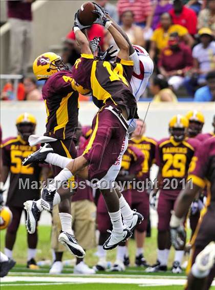 Thumbnail 2 in Skyline vs. Glades Central (Gridiron Challenge) photogallery.