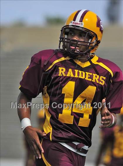 Thumbnail 2 in Skyline vs. Glades Central (Gridiron Challenge) photogallery.