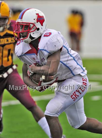 Thumbnail 3 in Skyline vs. Glades Central (Gridiron Challenge) photogallery.