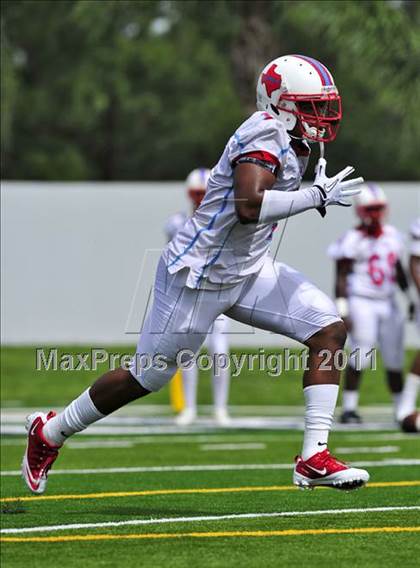Thumbnail 1 in Skyline vs. Glades Central (Gridiron Challenge) photogallery.