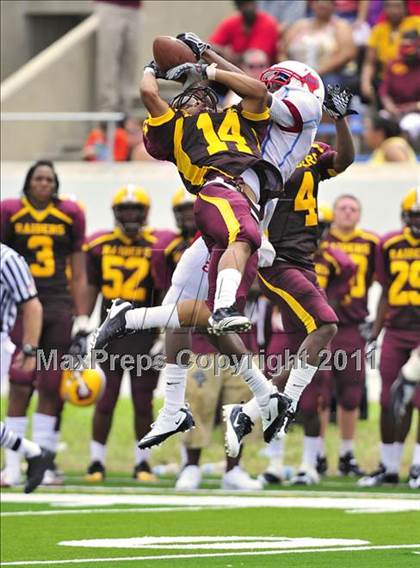 Thumbnail 3 in Skyline vs. Glades Central (Gridiron Challenge) photogallery.