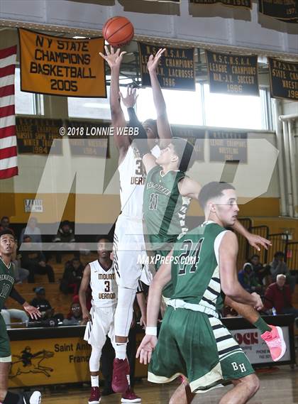 Thumbnail 1 in Mount Vernon vs Bishop Hendricken (New York Challenge) photogallery.