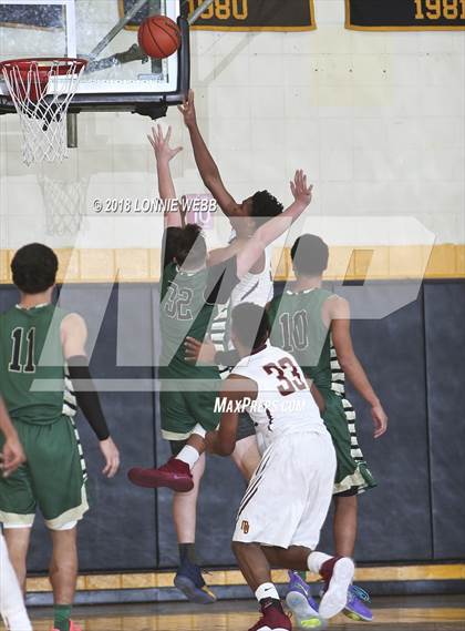 Thumbnail 3 in Mount Vernon vs Bishop Hendricken (New York Challenge) photogallery.