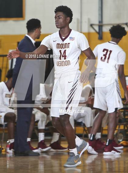 Thumbnail 2 in Mount Vernon vs Bishop Hendricken (New York Challenge) photogallery.