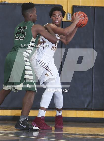 Thumbnail 1 in Mount Vernon vs Bishop Hendricken (New York Challenge) photogallery.