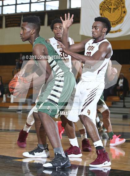 Thumbnail 2 in Mount Vernon vs Bishop Hendricken (New York Challenge) photogallery.