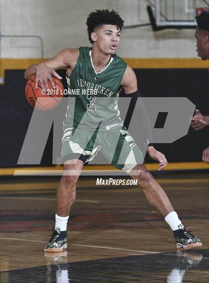 Thumbnail 2 in Mount Vernon vs Bishop Hendricken (New York Challenge) photogallery.