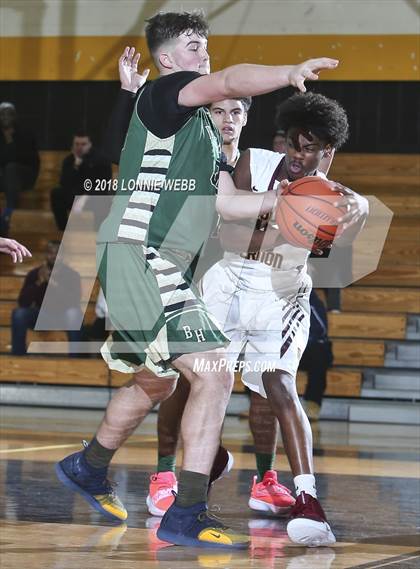 Thumbnail 2 in Mount Vernon vs Bishop Hendricken (New York Challenge) photogallery.