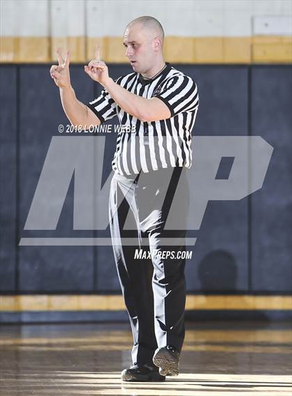 Thumbnail 2 in Mount Vernon vs Bishop Hendricken (New York Challenge) photogallery.