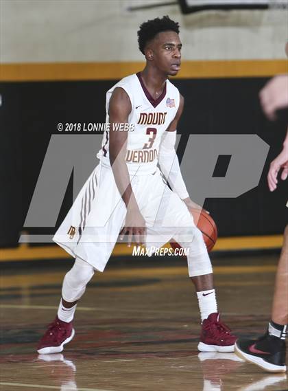 Thumbnail 3 in Mount Vernon vs Bishop Hendricken (New York Challenge) photogallery.