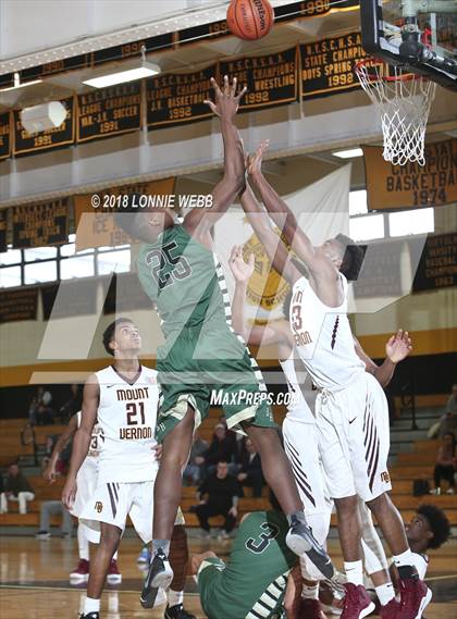 Thumbnail 2 in Mount Vernon vs Bishop Hendricken (New York Challenge) photogallery.