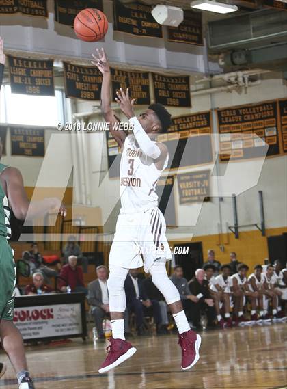Thumbnail 2 in Mount Vernon vs Bishop Hendricken (New York Challenge) photogallery.