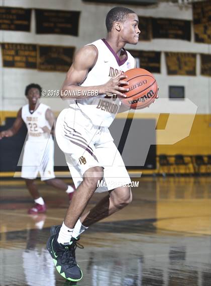 Thumbnail 2 in Mount Vernon vs Bishop Hendricken (New York Challenge) photogallery.
