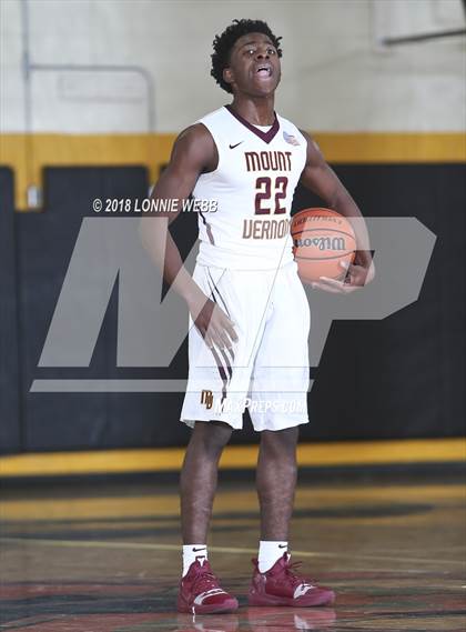 Thumbnail 3 in Mount Vernon vs Bishop Hendricken (New York Challenge) photogallery.