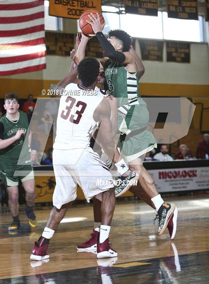 Thumbnail 2 in Mount Vernon vs Bishop Hendricken (New York Challenge) photogallery.