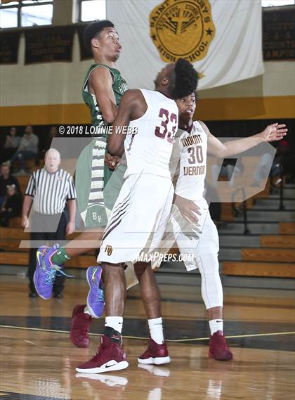Thumbnail 2 in Mount Vernon vs Bishop Hendricken (New York Challenge) photogallery.