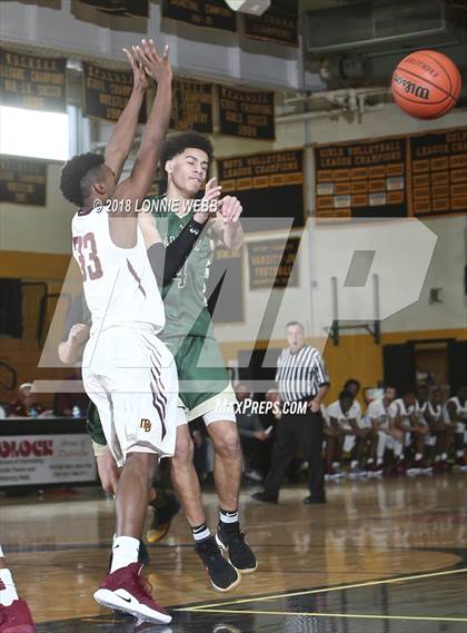 Thumbnail 1 in Mount Vernon vs Bishop Hendricken (New York Challenge) photogallery.
