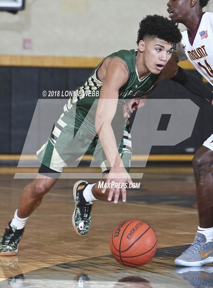 Thumbnail 2 in Mount Vernon vs Bishop Hendricken (New York Challenge) photogallery.