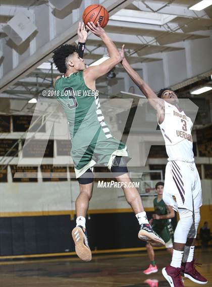Thumbnail 1 in Mount Vernon vs Bishop Hendricken (New York Challenge) photogallery.