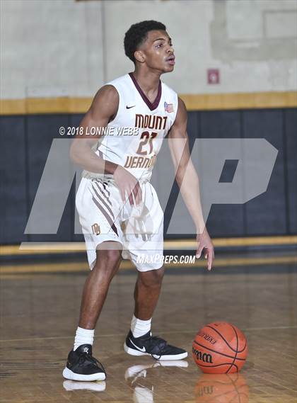 Thumbnail 2 in Mount Vernon vs Bishop Hendricken (New York Challenge) photogallery.