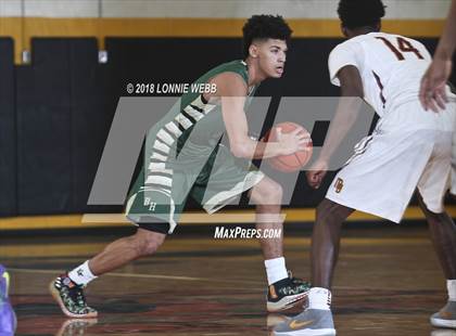 Thumbnail 3 in Mount Vernon vs Bishop Hendricken (New York Challenge) photogallery.