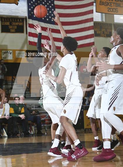 Thumbnail 2 in Mount Vernon vs Bishop Hendricken (New York Challenge) photogallery.