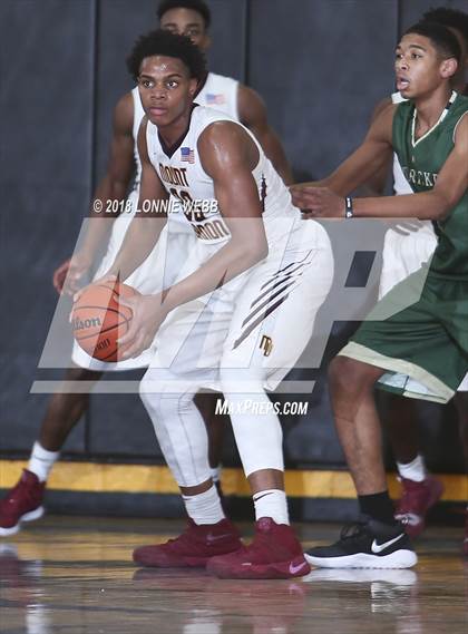 Thumbnail 2 in Mount Vernon vs Bishop Hendricken (New York Challenge) photogallery.