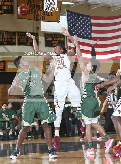 Thumbnail 1 in Mount Vernon vs Bishop Hendricken (New York Challenge) photogallery.